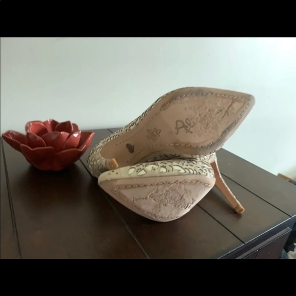 Alice & Olivia size 5.5 stilettos - Picture 5 of 5